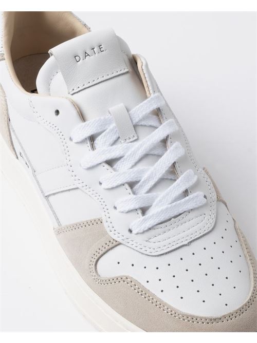 Sneakers bassa in pelle colore bianco e suede beige. DATE | COURT BASICWHITE BEIGE